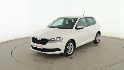 Begagnad Skoda Fabia Ambition 60 HK (44 kW) 2020 Vit Sedan