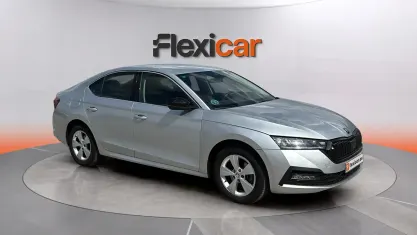 Usado Skoda Octavia Ambition 116 CV (85 kW) 2022 Gris Utilitario