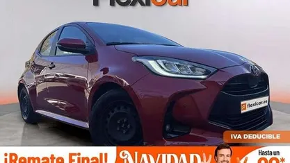 Rojo Usado 2023 Toyota Yaris Hybrid Active Utilitario | 17.990 € (Precio justo)