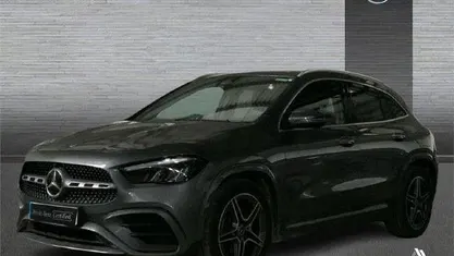 Gris / plata Usado 2025 Mercedes GLA200 AMG line SUV | 42.990 € (Precio justo)