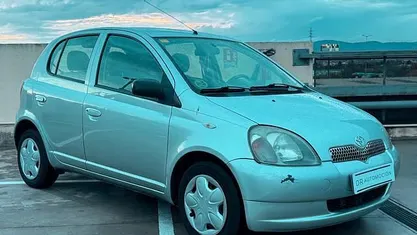 Gris Usado 2000 Toyota Yaris Luna Utilitario | 3900 € (Buen precio)