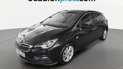 Usado Opel Astra Dynamic 125 CV (91 kW) 2019 Negro Utilitario