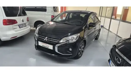 Käytetty Mitsubishi Space Star 71 HP (52 kW) 2023 Musta Viistoperä