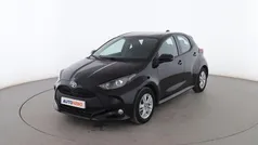 Negro Usado 2021 Toyota Yaris Hybrid Active Utilitario | 19.699 € (Precio justo)