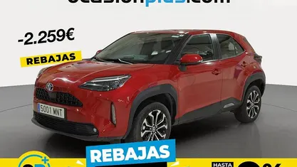 Rojo Usado 2024 Toyota Yaris Hybrid Active Recogida | 24.850 € (Precio justo)