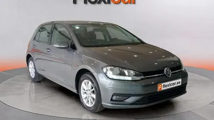Gris Usado 2017 VW Golf Advance Berlina | 11.990 € (Buen precio)