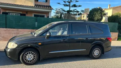 Usado SsangYong Rodius Limited 165 CV (121 kW) 2011 Gris Monovolumen