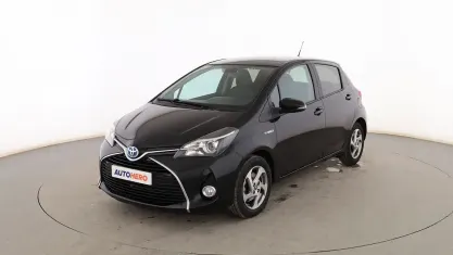 Usado Toyota Yaris Hybrid Active 101 CV (74 kW) 2016 Negro Berlina