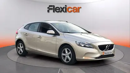 Usado Volvo V40 Kinetic 120 CV (88 kW) 2017 Beige Familiar