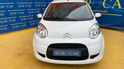 Usado Citroën C1 Attraction 68 CV (50 kW) 2011 Blanco Utilitario