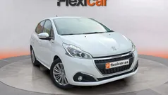 Usado 2019 Peugeot 208 Signature Sky Utilitario | 8890 € (Super precio)