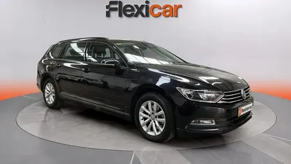 Usado VW Passat Advance 120 CV (88 kW) 2018 Negro Familiar