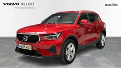Rojo Usado 2024 Volvo XC40 Core SUV | 36.900 € (Precio justo)