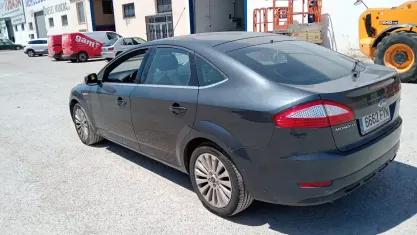 Usado Ford Mondeo Ghia 140 CV (102 kW) 2007 Gris