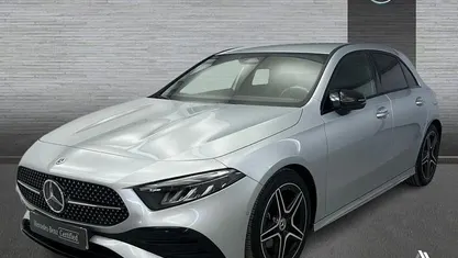 Usado Mercedes A200 AMG line 150 CV (110 kW) 2025 Gris / plateado Berlina