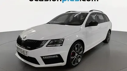 Usado Skoda Octavia RS 230 CV (169 kW) 2018 Blanco Familiar