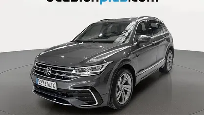 Käytetty VW Tiguan R-line 245 HP (180 kW) 2023 Harmaa Katumaasturi