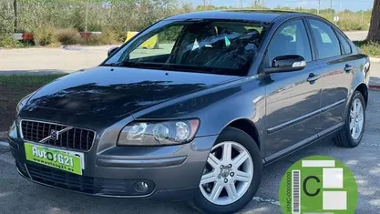 Usado Volvo S40 Momentum 140 CV (102 kW) 2007 Gris Berlina