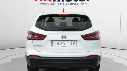 Käytetty Nissan Qashqai Acenta 117 HP (86 kW) 2020 Valkoinen Katumaasturi
