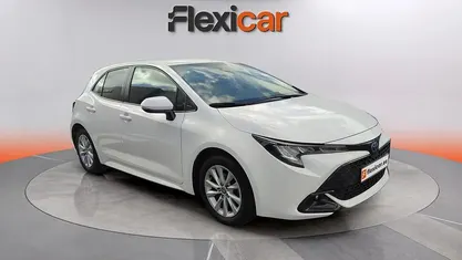 Usado Toyota Corolla Active 140 CV (102 kW) 2024 Blanco Berlina