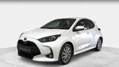 Blanco Usado 2024 Toyota Yaris Hybrid Active Berlina | 21.900 € (Precio justo)