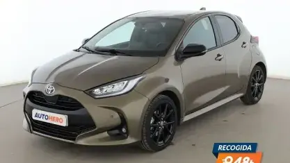 Usado Toyota Yaris Plus 116 CV (85 kW) 2022 Gris Utilitario