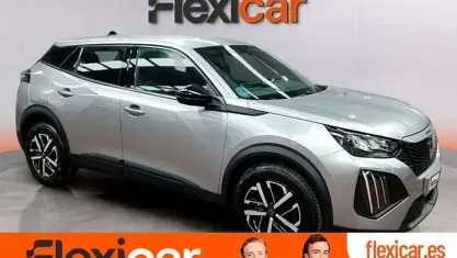 Usado Peugeot 2008 Active 101 CV (74 kW) 2023 Gris SUV