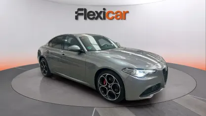 Usado Alfa Romeo Giulia Ti 200 CV (147 kW) 2021 Gris Berlina