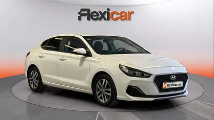 Usado Hyundai i30 120 CV (88 kW) 2018 Blanco Berlina
