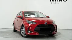 Rojo Usado 2024 Toyota Yaris Hybrid Active Berlina | 22.000 € (Precio justo)