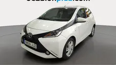 Blanco Usado 2015 Toyota Aygo X-play Utilitario | 8390 € (Precio justo)