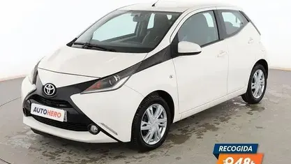 Occasion Toyota Aygo X-play 70 PK (51 kW) 2017 Wit Hatchback