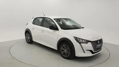 Blanco Usado 2023 Peugeot e-208 Active Utilitario | 19.500 € (Precio justo)