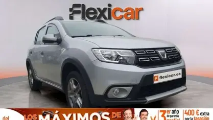 Usado Dacia Sandero Essentiel 90 CV (66 kW) 2019 Gris Utilitario