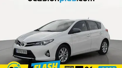 Usado Toyota Auris Active 132 CV (97 kW) 2013 Blanco Utilitario
