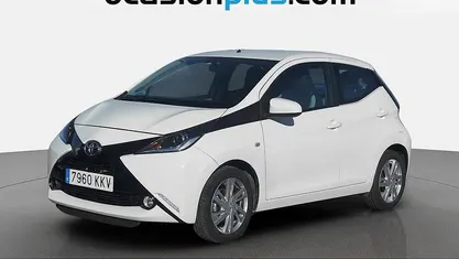 Blanco Usado 2018 Toyota Aygo X-play Utilitario | 8910 € (Super precio)