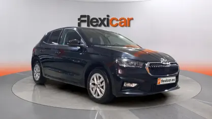 Usado Skoda Fabia Selection 95 CV (69 kW) 2025 Negro Utilitario