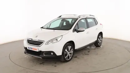 Usado Peugeot 2008 Allure 120 CV (88 kW) 2015 Blanco SUV