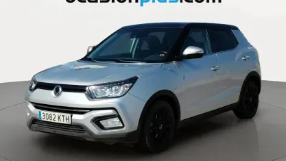Usado SsangYong Tivoli Limited 116 CV (85 kW) 2019 Gris plata SUV
