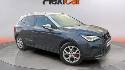 Usado Seat Arona FR 150 CV (110 kW) 2023 Gris SUV