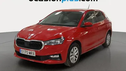 Rojo Usado 2024 Skoda Fabia Selection Utilitario | 14.546 € (Super precio)