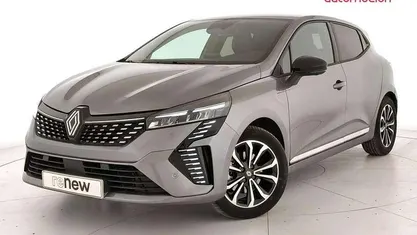 Gris Usado 2025 Renault Clio V Techno Berlina | 22.500 € (Un poco caro)