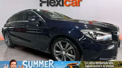 Usado Mercedes CLA200 Shooting Brake 136 CV (100 kW) 2017 Azul Familiar