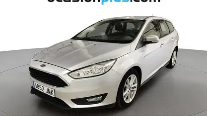 Usado Ford Focus Trend+ 125 CV (91 kW) 2016 Gris plata Utilitario
