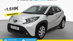 Gris / plata Usado 2024 Toyota Aygo Play Utilitario | 15.490 € (Precio justo)