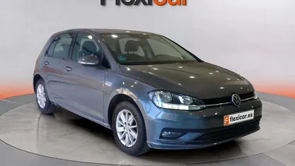 Gris Usado 2019 VW Golf Advance Berlina | 11.990 € (Super precio)
