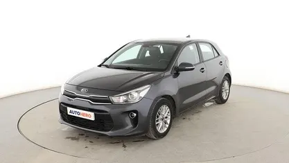 Usado Kia Rio 100 CV (73 kW) 2020 Gris Berlina