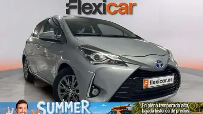 Usado Toyota Yaris Hybrid Active 100 CV (73 kW) 2018 Gris Utilitario