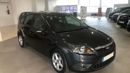 Usado Ford Focus Trend 109 CV (80 kW) 2010 Azul / gris Utilitario