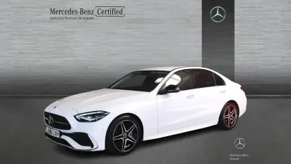 Usado Mercedes C220 AMG line 200 CV (147 kW) 2022 Blanco polar Berlina